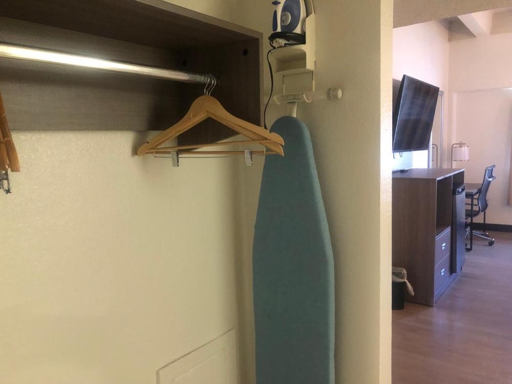 Room image 4